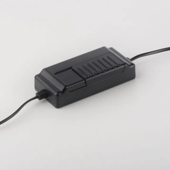 LED Stehleuchte schwarz messing dimmbar per Schnurdimmer geschwungen